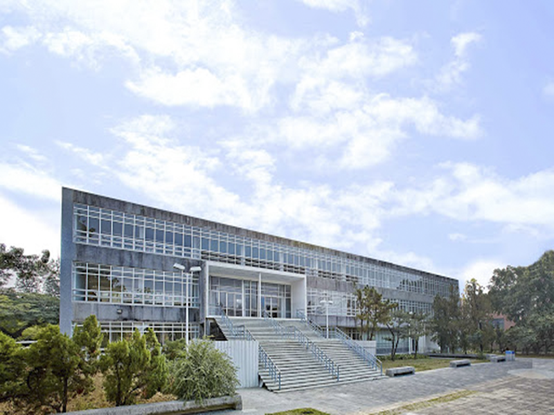 信實公司於109年11月01日起承接國立成功大學舊總圖書館前棟大樓物業管理工作案